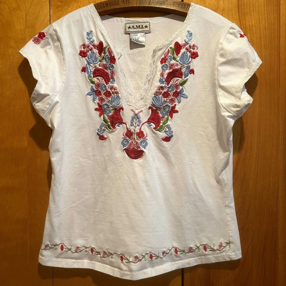 Vintage AMI Embroidered Lace Trim V‎ neck Top-Sz L-Cap Sleeve-Boho-Cottagecore
